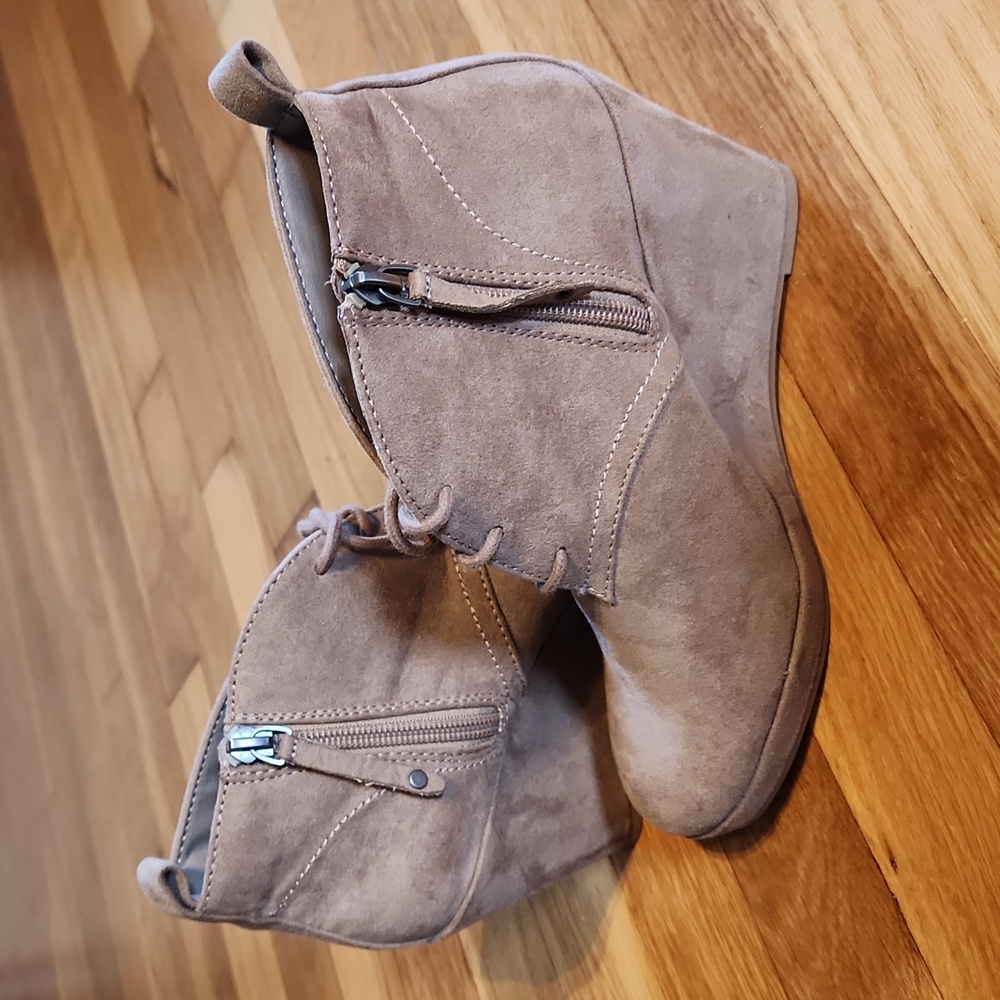 DV | Booties